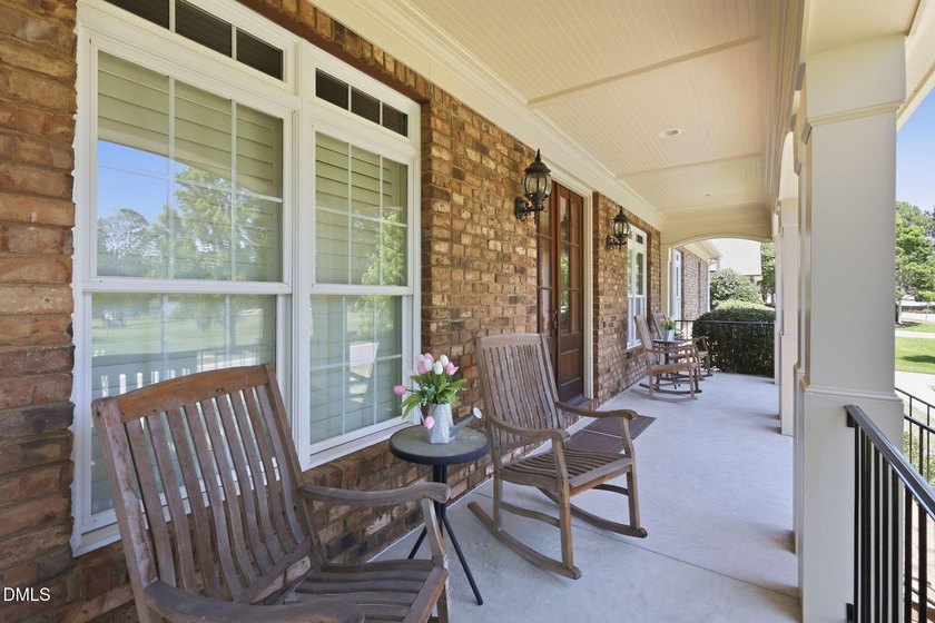 Excellent Convenient Location, Quality &amp; Beautiful, All Brick - photo 2