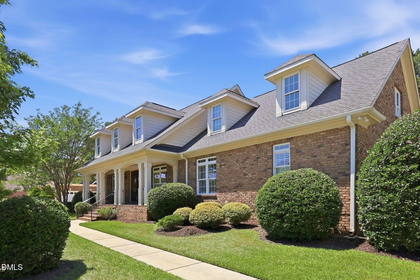 Excellent Convenient Location, Quality &amp; Beautiful, All Brick - photo 3
