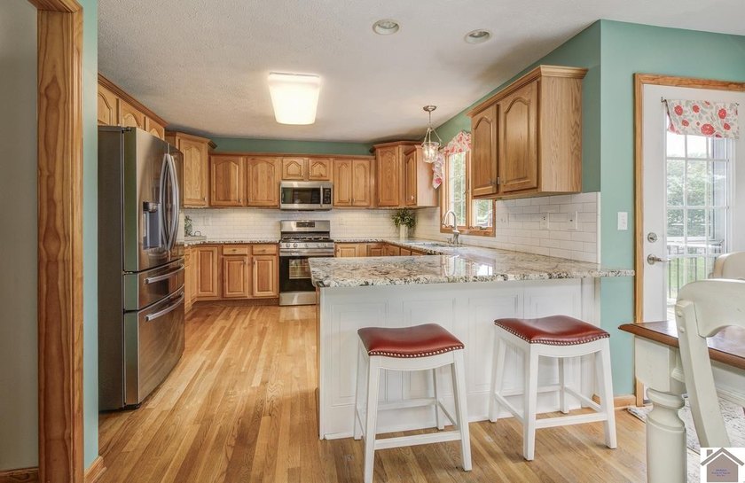 Located in the Cambridge Shores waterfront community just off - photo 11