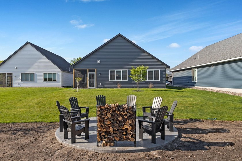 Better than new construction now available. This 3-bedroom - photo 31