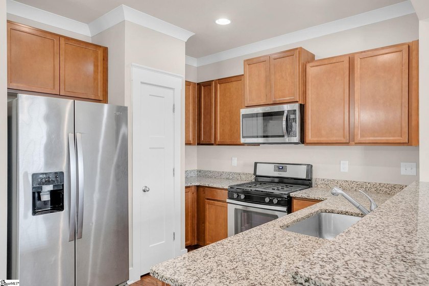 Move-in ready, low-maintenance townhome in the highly - photo 15
