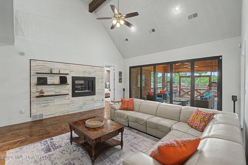 Lakefront on 1.21 Acres - 5 Private Suites - Private Dock - - photo 21