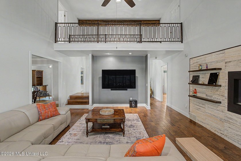 Lakefront on 1.21 Acres - 5 Private Suites - Private Dock - - photo 22