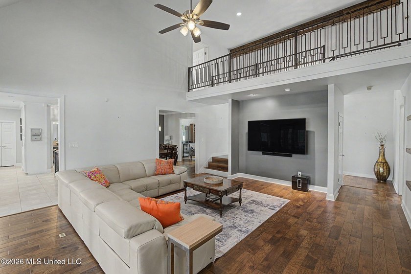 Lakefront on 1.21 Acres - 5 Private Suites - Private Dock - - photo 23