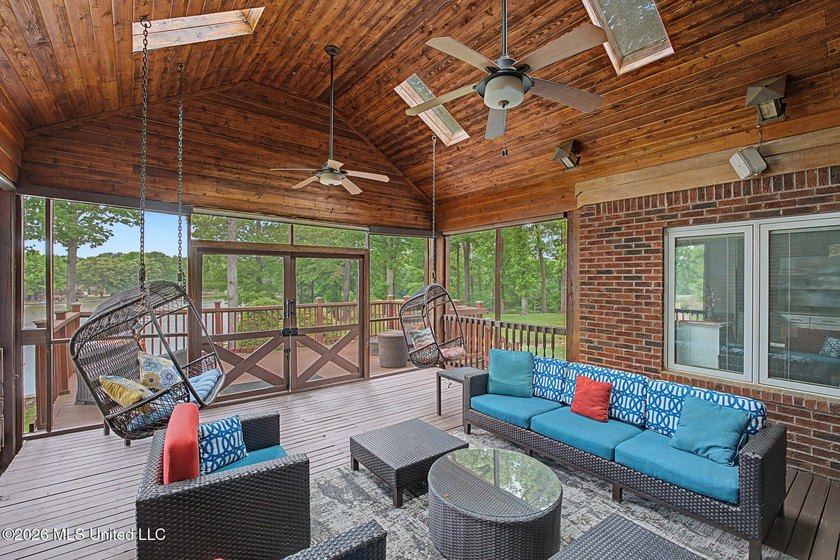 Lakefront on 1.21 Acres - 5 Private Suites - Private Dock - - photo 28