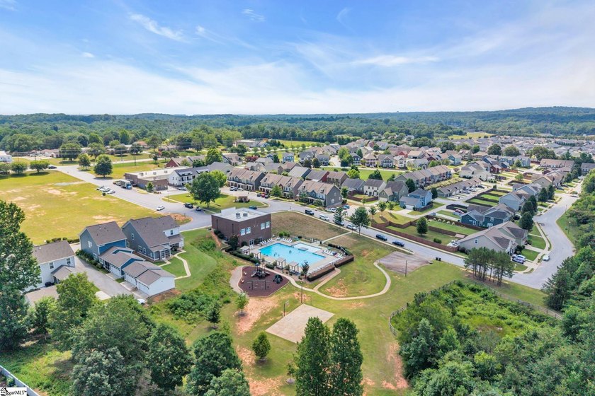Move-in ready, low-maintenance townhome in the highly - photo 37