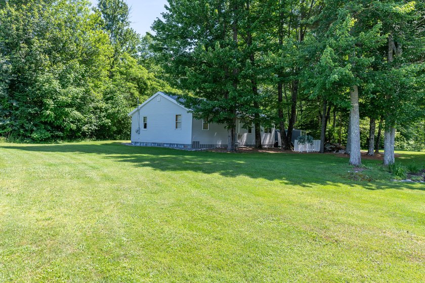 Unit 2 at 333 Smithfield Road is a traditional 2-bedroom cottage - photo 3
