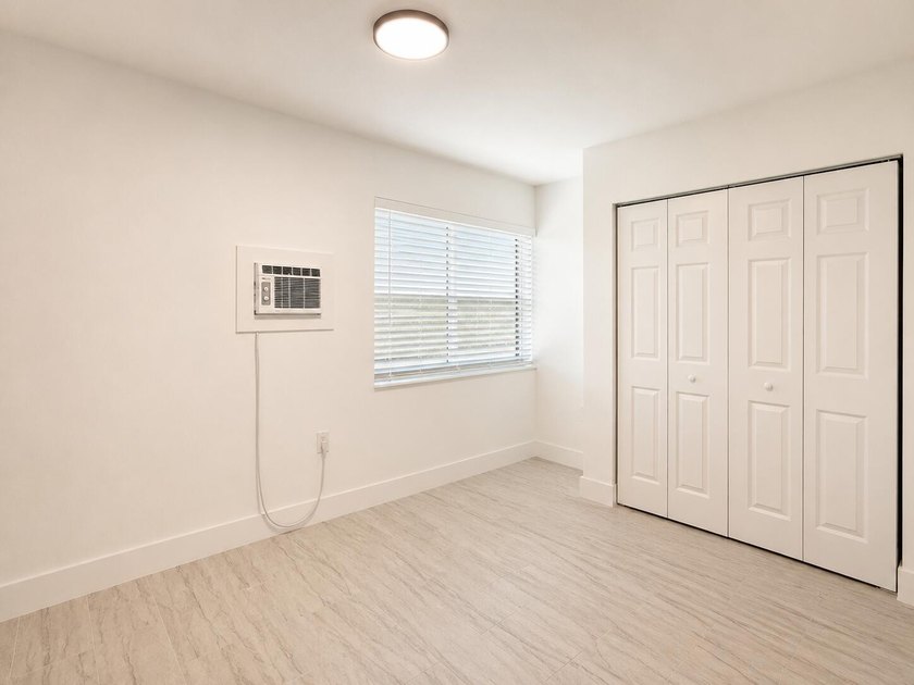 DOUBLE LOT! Stunning fully renovated home on a rare double lot - photo 12