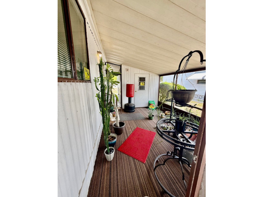 This home is located on a nice size lot w/ no backyard neighbors - photo 13