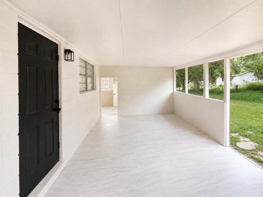DOUBLE LOT! Stunning fully renovated home on a rare double lot - photo 14