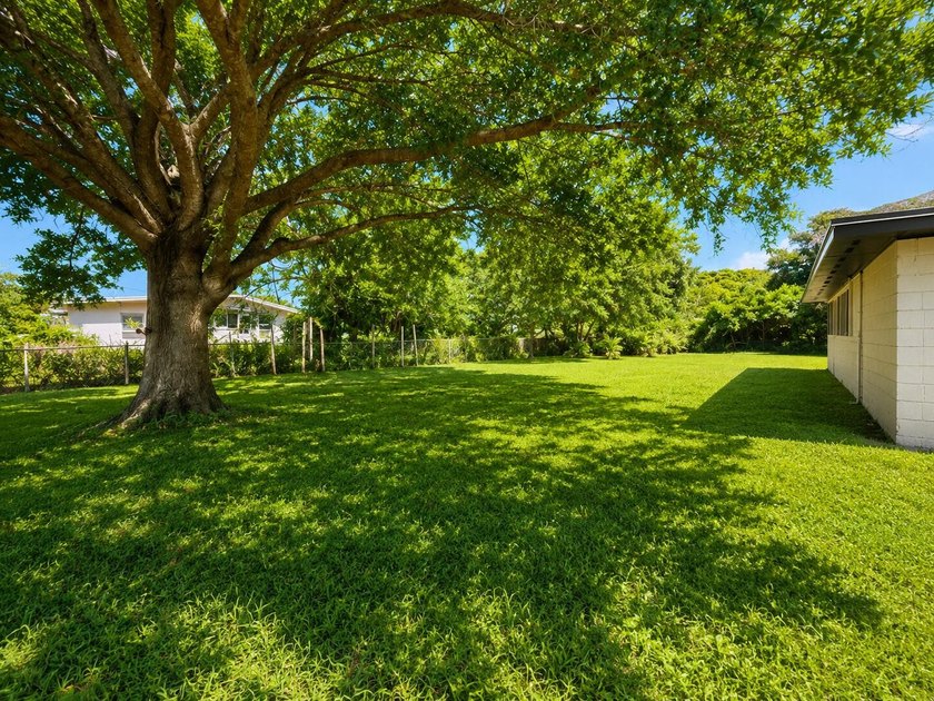 DOUBLE LOT! Stunning fully renovated home on a rare double lot - photo 15