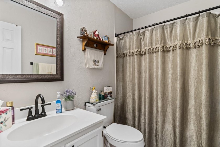 Welcome to your new oasis in the highly desirable River Oaks - photo 18