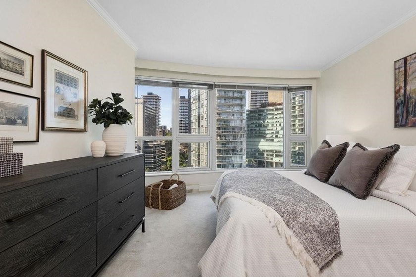 Spectacular marina, ocean and mountain-view home at the coveted - photo 25