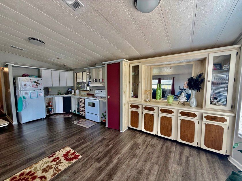 This home is located on a nice size lot w/ no backyard neighbors - photo 32