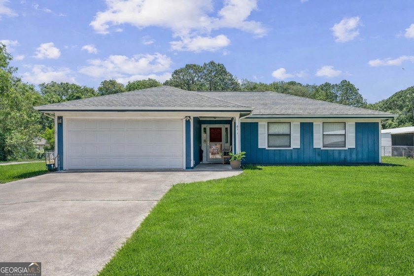 Discover this beautifully updated 3 bedroom, 2 bathroom home - photo 2