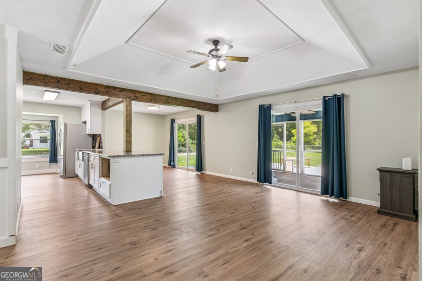 Discover this beautifully updated 3 bedroom, 2 bathroom home - photo 4