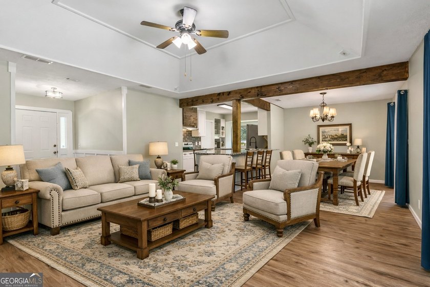 Discover this beautifully updated 3 bedroom, 2 bathroom home - photo 5