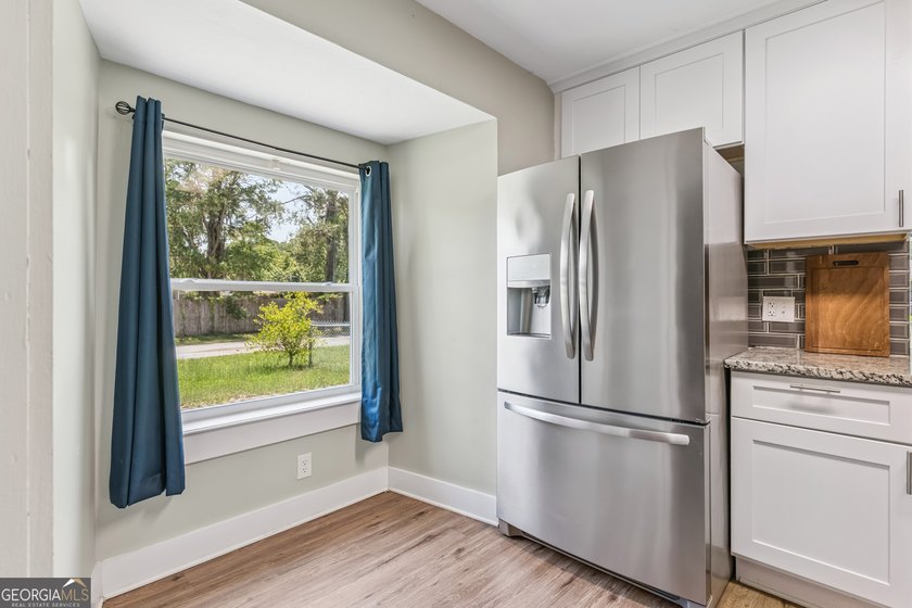 Discover this beautifully updated 3 bedroom, 2 bathroom home - photo 9