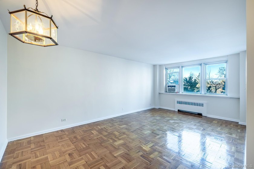 Two-bedroom front view conveniently located in Spuyten Duyvil - photo 4