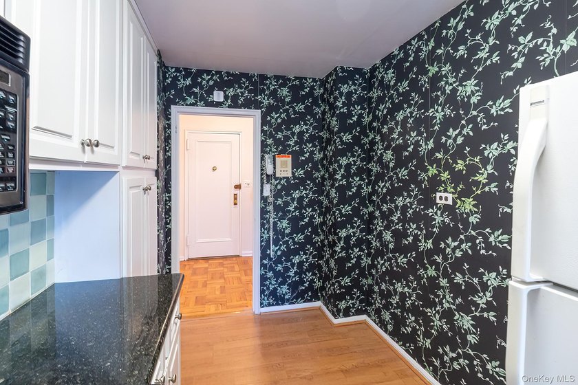 Two-bedroom front view conveniently located in Spuyten Duyvil - photo 7
