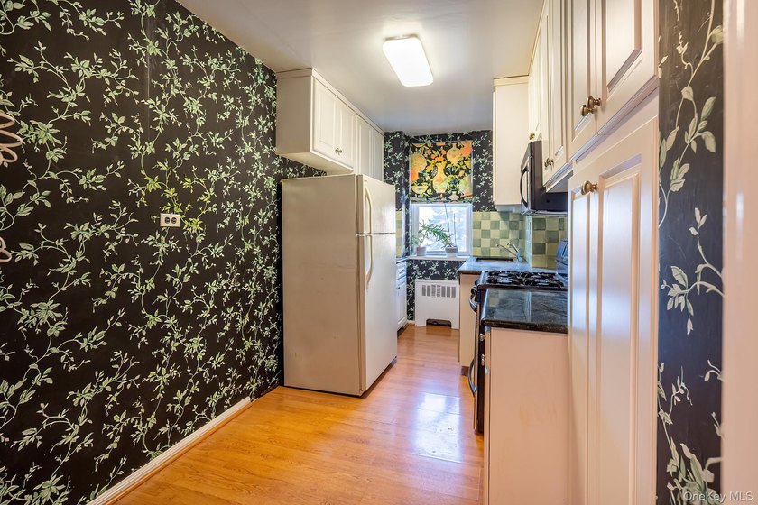 Two-bedroom front view conveniently located in Spuyten Duyvil - photo 9