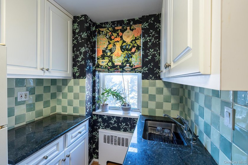 Two-bedroom front view conveniently located in Spuyten Duyvil - photo 10
