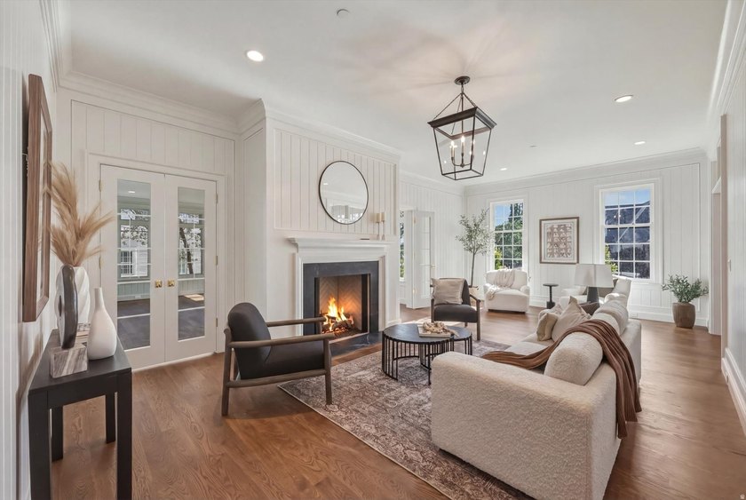 Introducing a classically designed Colonial Revival from the - photo 5