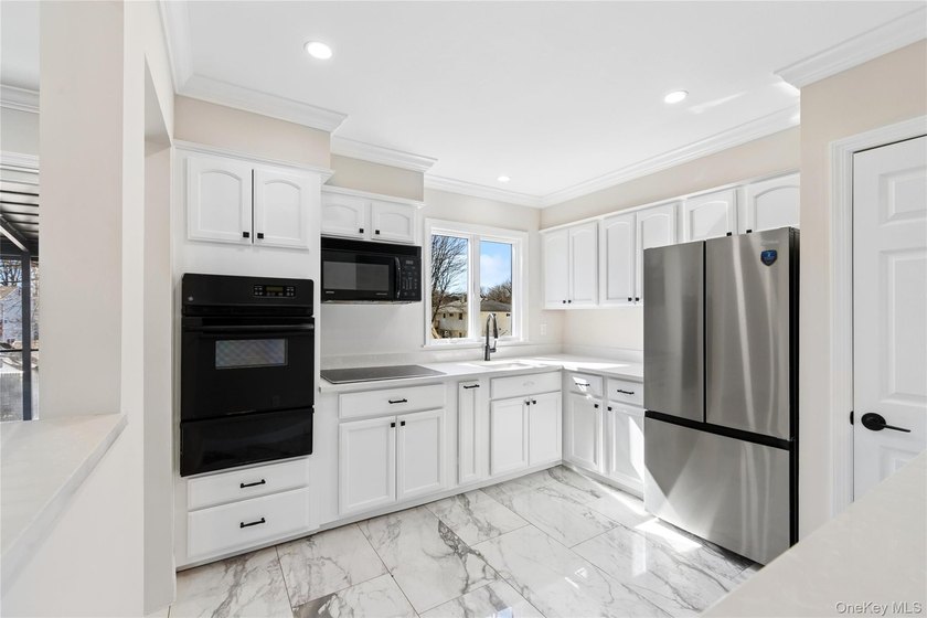 Beautifully remodeled Hi-Ranch offering a functional and - photo 10