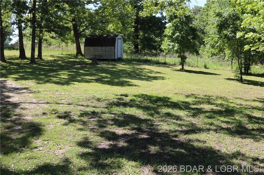 LARGE COUNTRY HOME WITH HIGHLY DESIRABLE LOCATION. ALMOST 4200 - photo 11