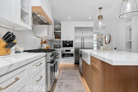 Fully reimagined coastal residence with comprehensive 2021 - photo 11