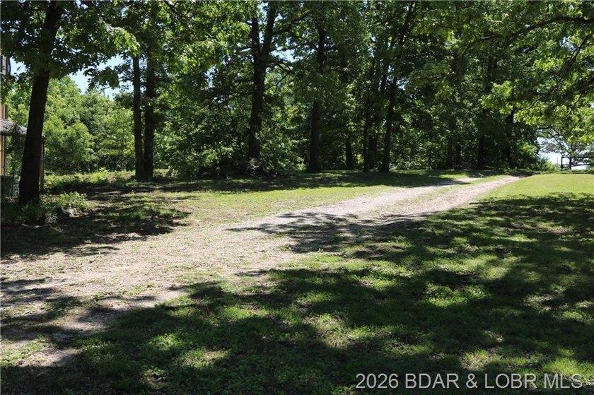 LARGE COUNTRY HOME WITH HIGHLY DESIRABLE LOCATION. ALMOST 4200 - photo 13