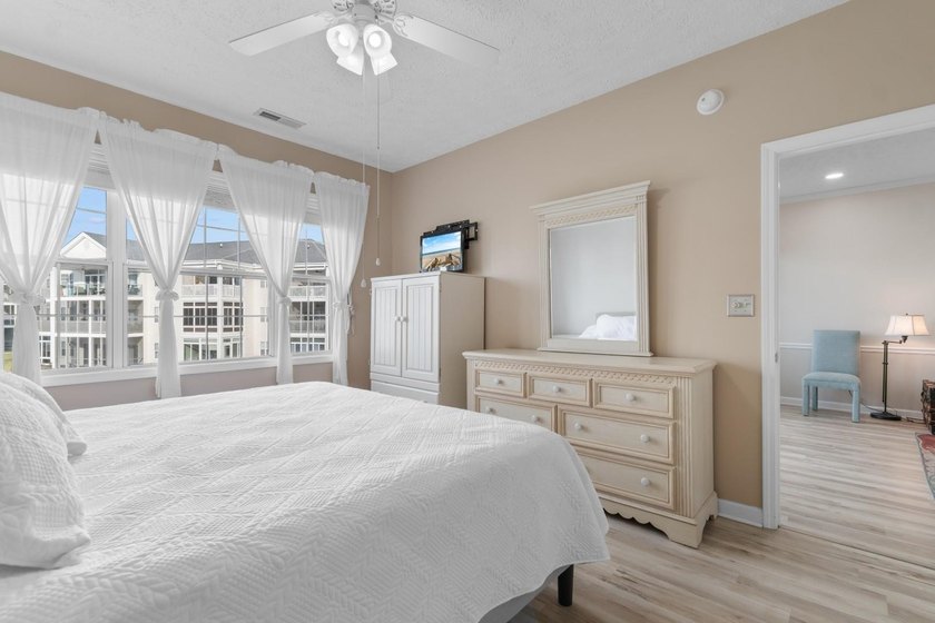Don't miss your chance to own this beautifully updated 2-bedroom - photo 16