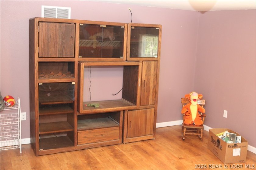 LARGE COUNTRY HOME WITH HIGHLY DESIRABLE LOCATION. ALMOST 4200 - photo 18
