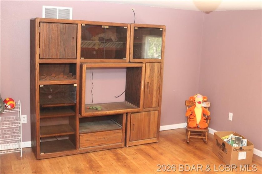 LARGE COUNTRY HOME WITH HIGHLY DESIRABLE LOCATION. ALMOST 4200 - photo 18