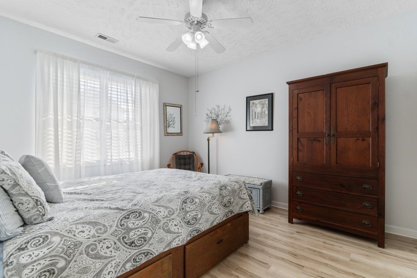 Don't miss your chance to own this beautifully updated 2-bedroom - photo 20