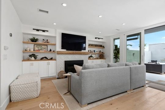 Fully reimagined coastal residence with comprehensive 2021 - photo 20
