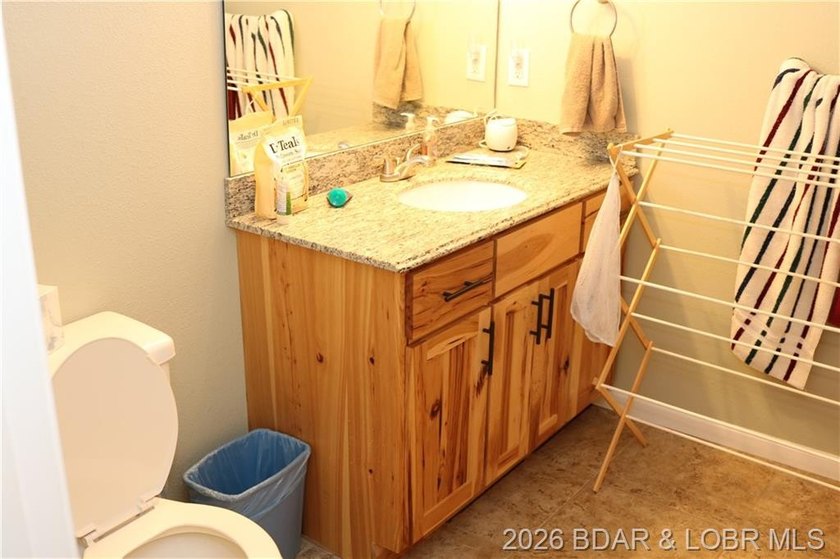 LARGE COUNTRY HOME WITH HIGHLY DESIRABLE LOCATION. ALMOST 4200 - photo 21