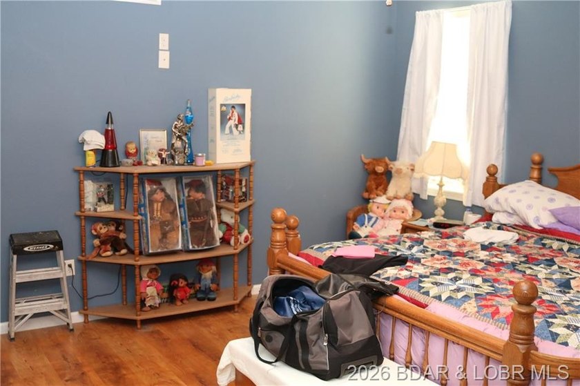LARGE COUNTRY HOME WITH HIGHLY DESIRABLE LOCATION. ALMOST 4200 - photo 25