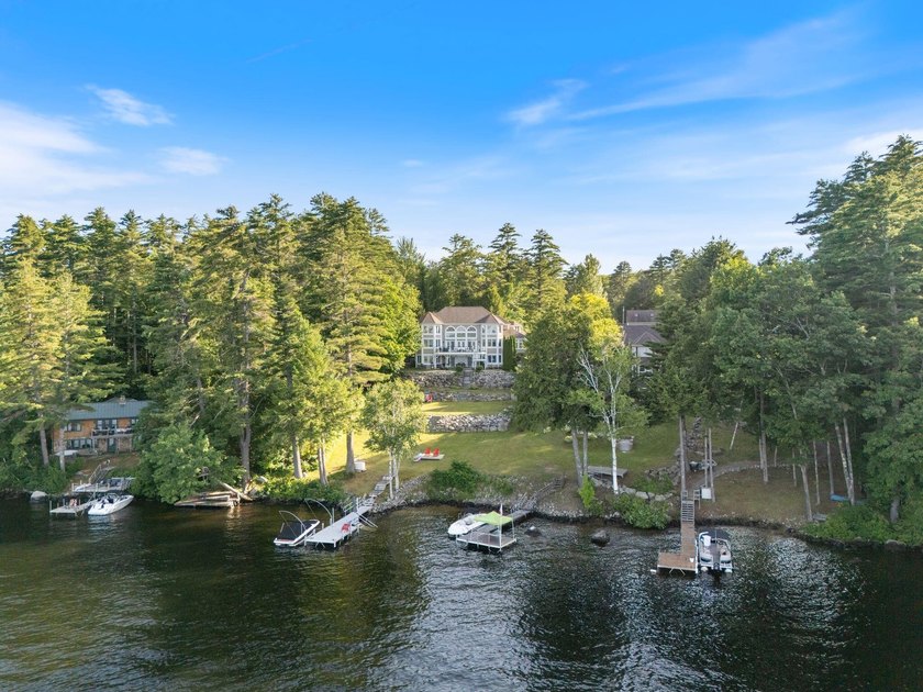Luxury Living Meets Exceptional Entertaining! Blending timeless - photo 5