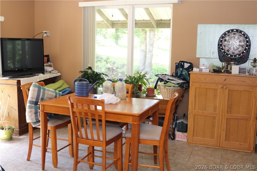 LARGE COUNTRY HOME WITH HIGHLY DESIRABLE LOCATION. ALMOST 4200 - photo 30