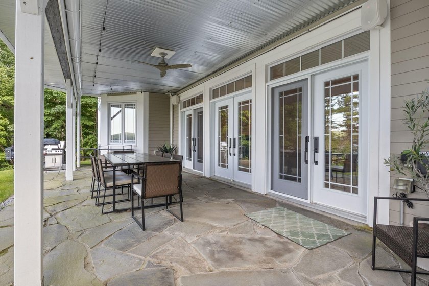 Luxury Living Meets Exceptional Entertaining! Blending timeless - photo 10