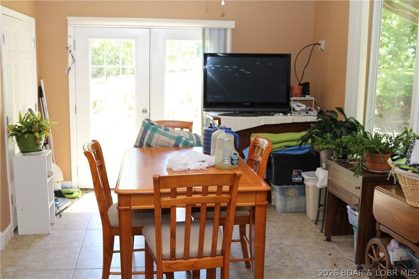 LARGE COUNTRY HOME WITH HIGHLY DESIRABLE LOCATION. ALMOST 4200 - photo 31