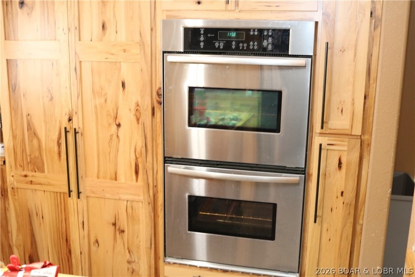 LARGE COUNTRY HOME WITH HIGHLY DESIRABLE LOCATION. ALMOST 4200 - photo 34