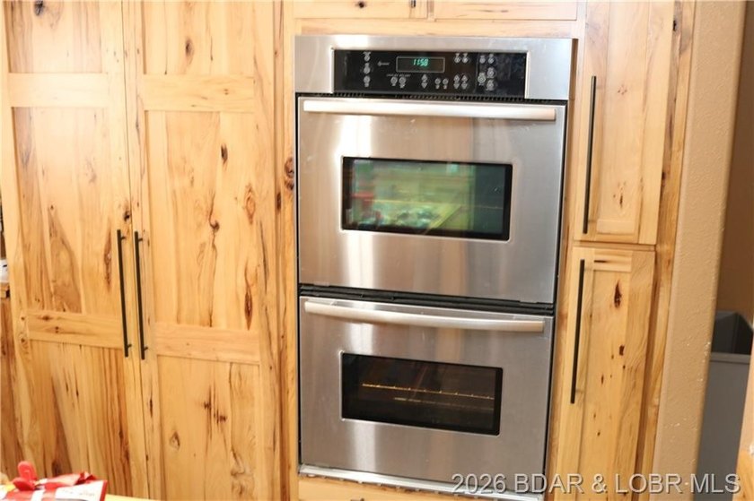 LARGE COUNTRY HOME WITH HIGHLY DESIRABLE LOCATION. ALMOST 4200 - photo 34