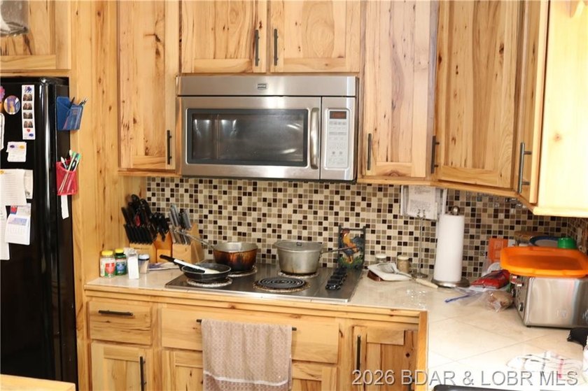 LARGE COUNTRY HOME WITH HIGHLY DESIRABLE LOCATION. ALMOST 4200 - photo 36