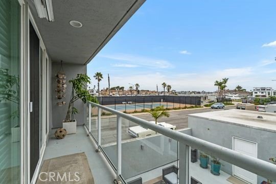 Fully reimagined coastal residence with comprehensive 2021 - photo 37