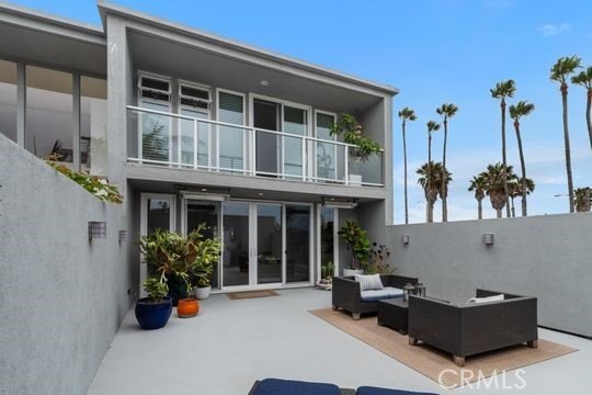 Fully reimagined coastal residence with comprehensive 2021 - photo 38