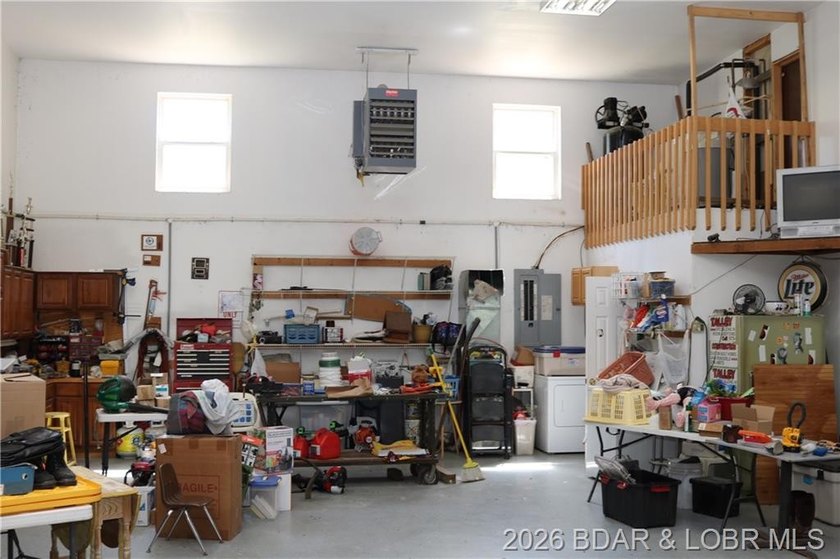 LARGE COUNTRY HOME WITH HIGHLY DESIRABLE LOCATION. ALMOST 4200 - photo 42