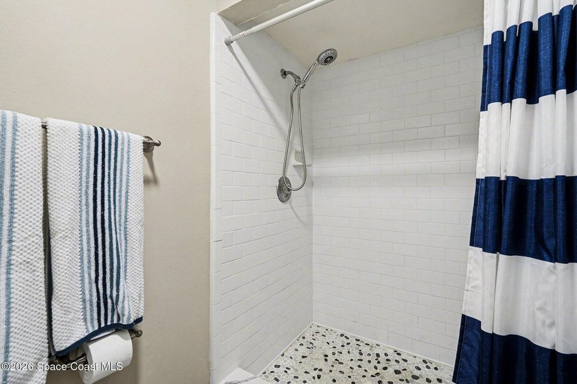 Beautiful 2BR/2BA second-story unit in peaceful Club Haciendas - photo 9