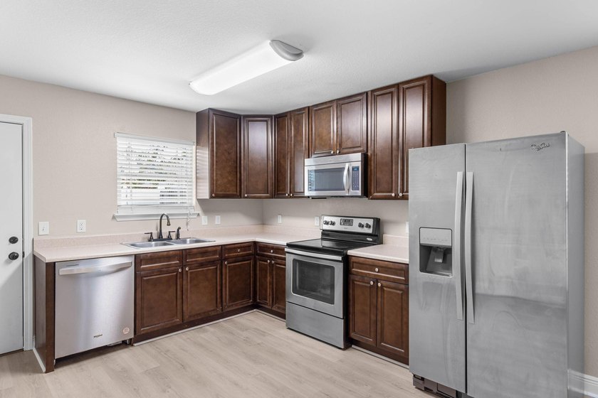 Move-in ready and built in 2014, this charming patio home offers - photo 12